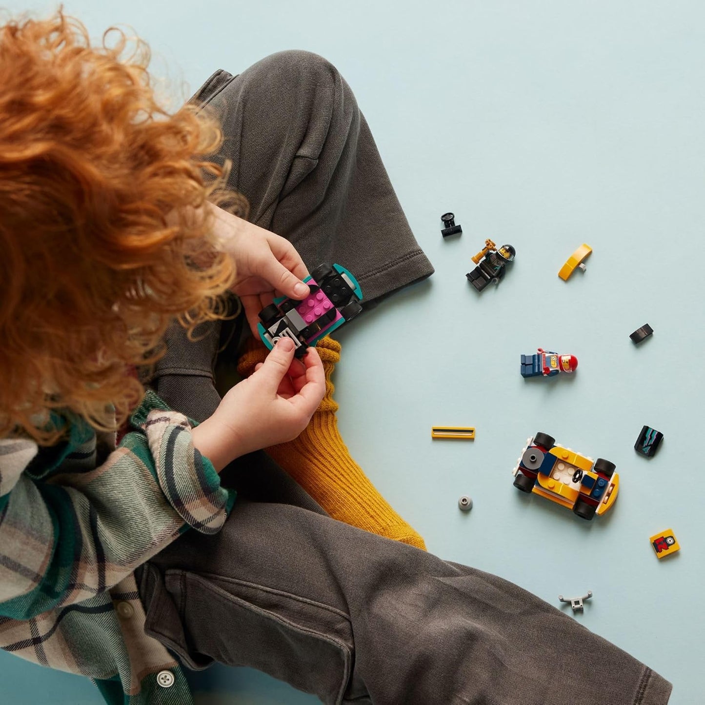 Lego® City Go-karts Y Pilotos De Carreras 60400; Autos De Juguete Con 2 Minifiguras De Pilotos; Divertido Regalo Para Niños Y Niñas De 5 Años O Más