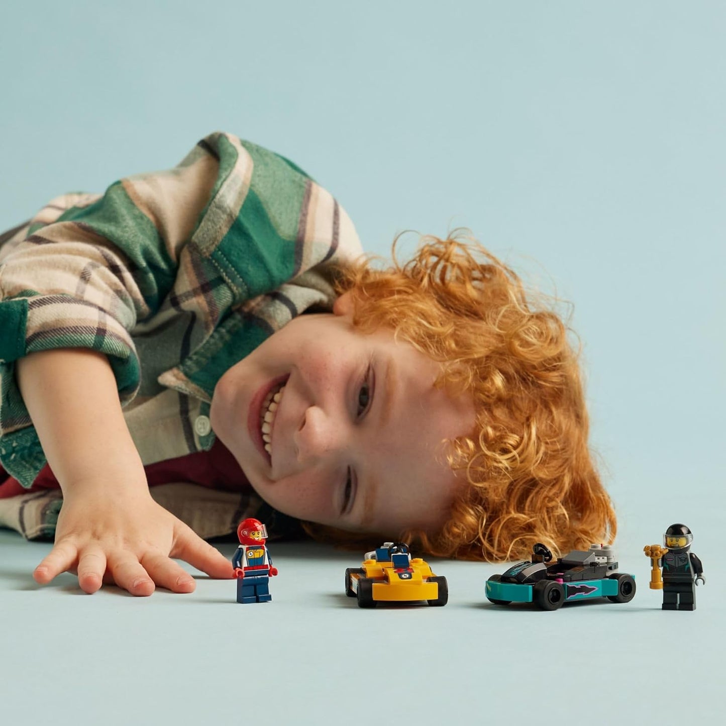 Lego® City Go-karts Y Pilotos De Carreras 60400; Autos De Juguete Con 2 Minifiguras De Pilotos; Divertido Regalo Para Niños Y Niñas De 5 Años O Más